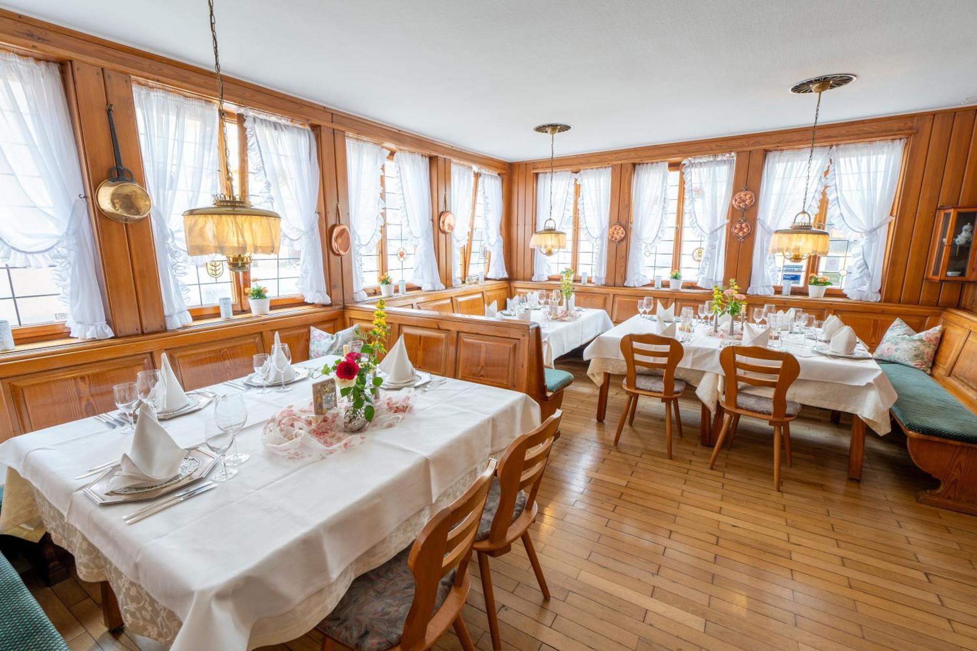 - Restaurant Traube * Neuffen